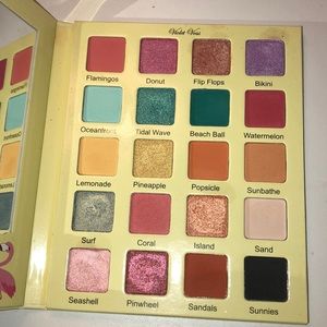 • Violet Voss Flamingo Palette •